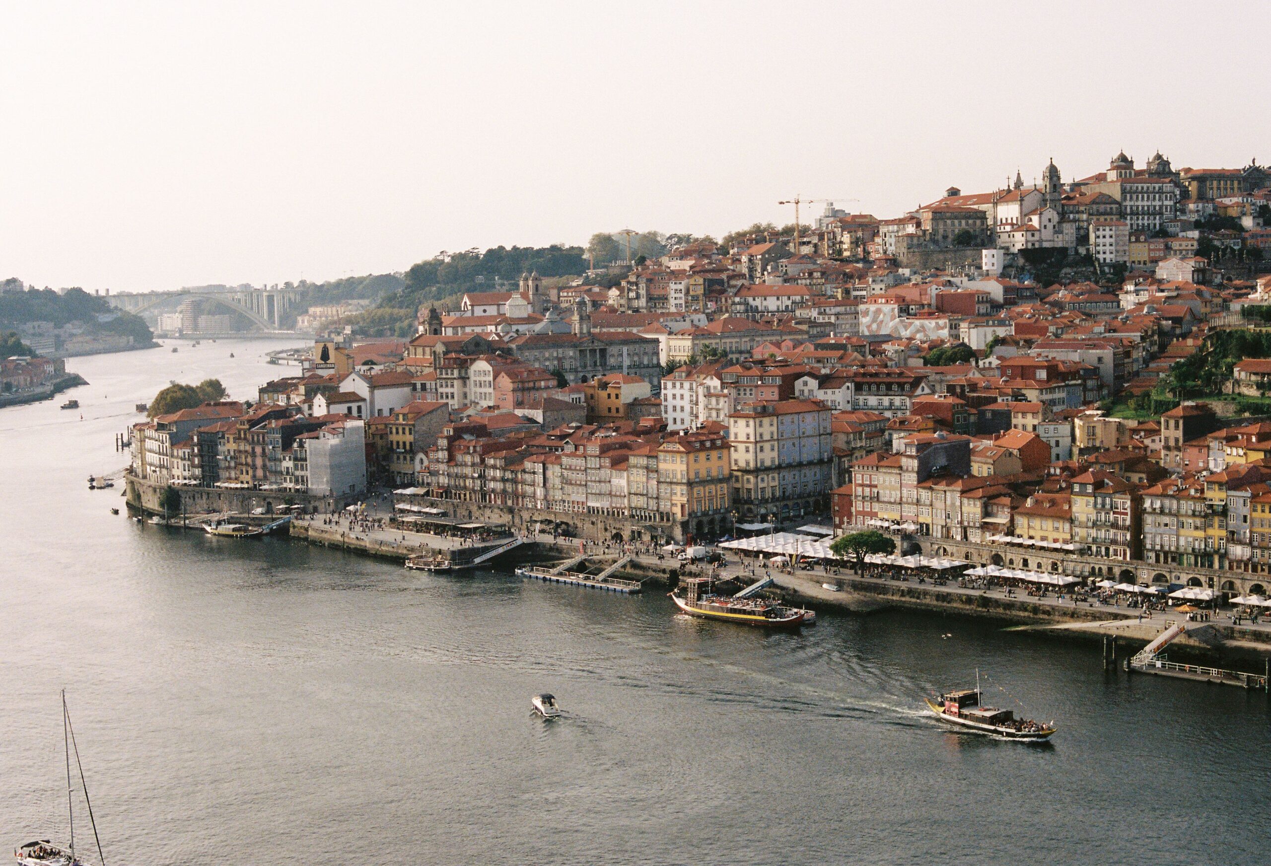 pexels-alinaskazka-14780360 Porto